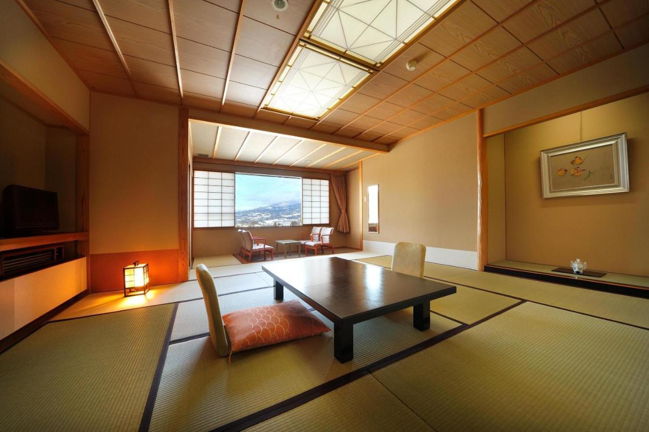 Senkeien Tsukioka Hotel Kaminoyama Экстерьер фото